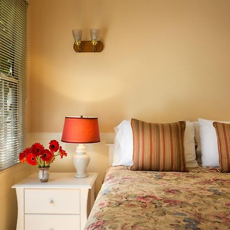 Cheshire Cat Inn & Cottages Santa Barbara Exterior photo