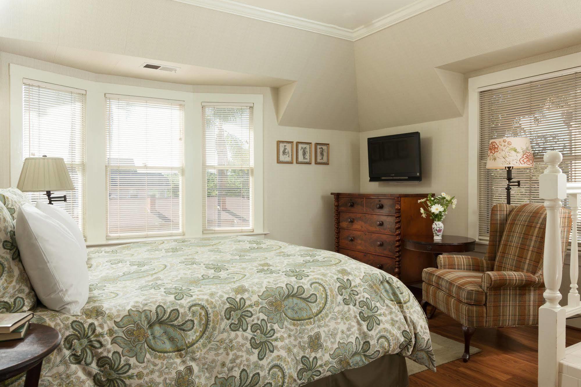 Cheshire Cat Inn & Cottages Santa Barbara Exterior photo