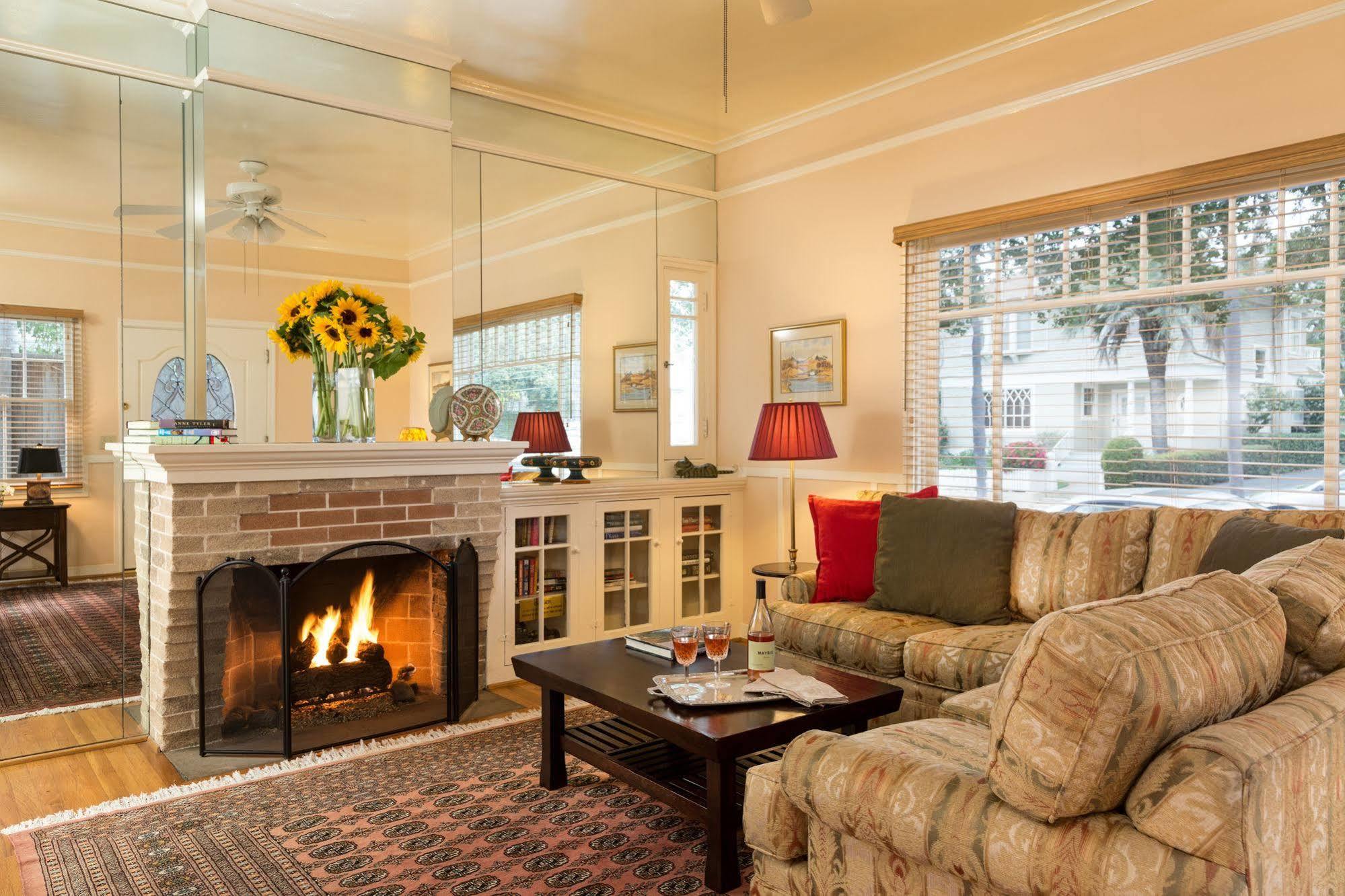 Cheshire Cat Inn & Cottages Santa Barbara Exterior photo
