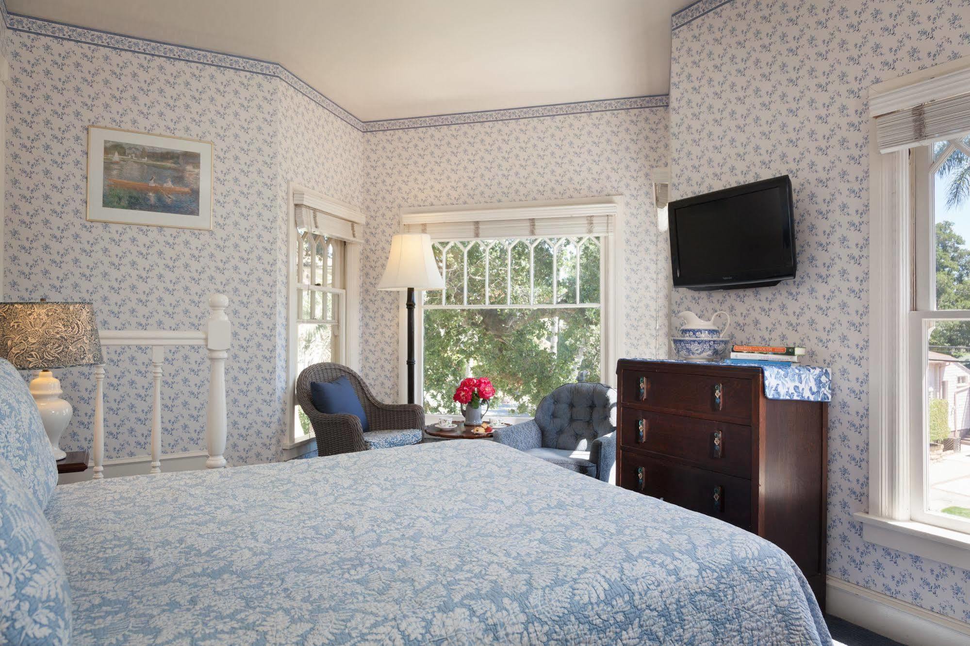 Cheshire Cat Inn & Cottages Santa Barbara Exterior photo