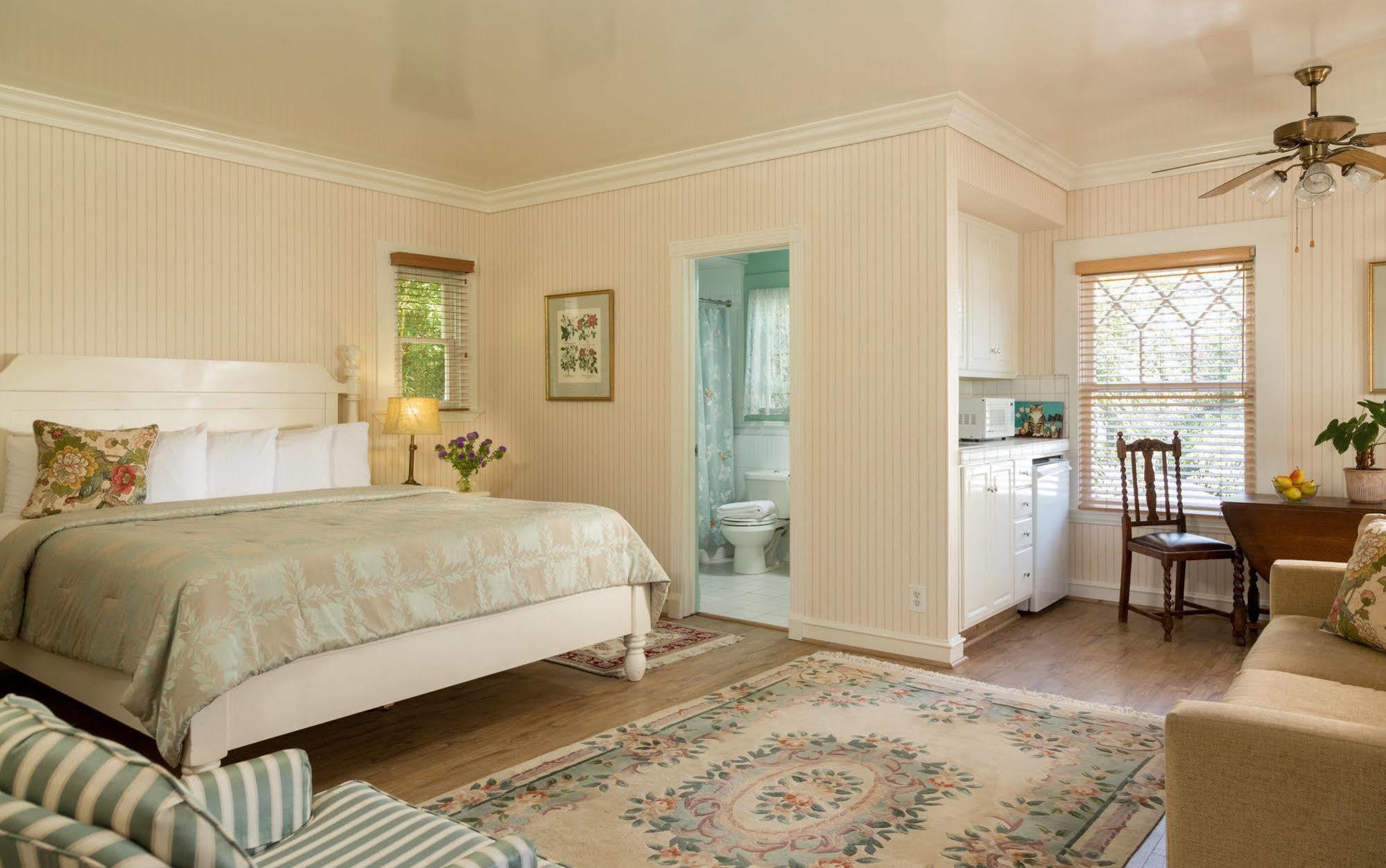 Cheshire Cat Inn & Cottages Santa Barbara Exterior photo